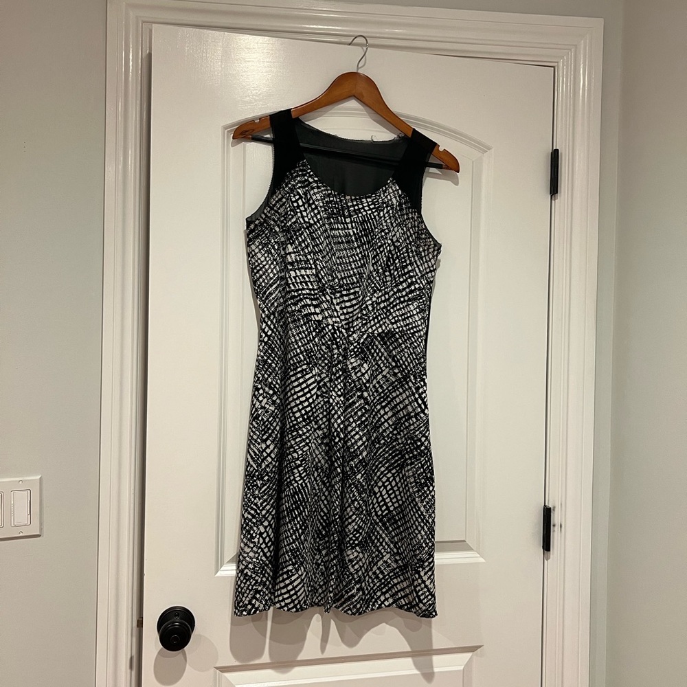 Brand New Size 6 Black and White